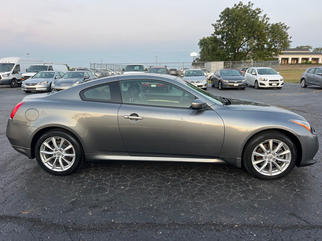 2011 INFINITI G37 Image 8