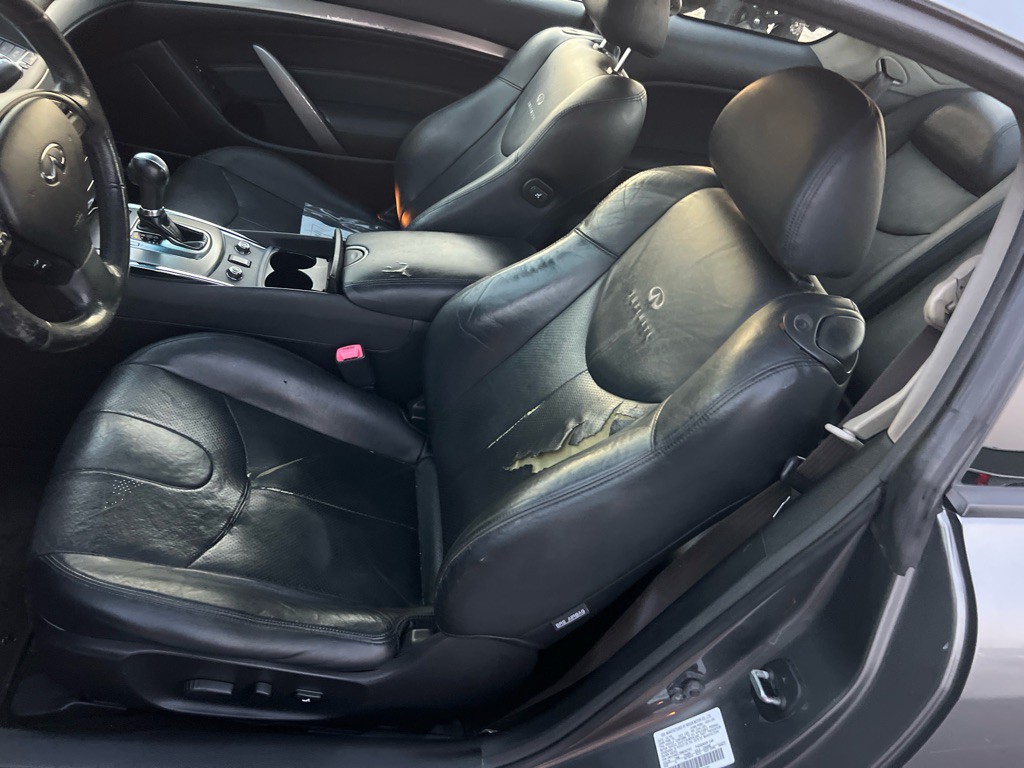 2011 INFINITI G37 Image 11