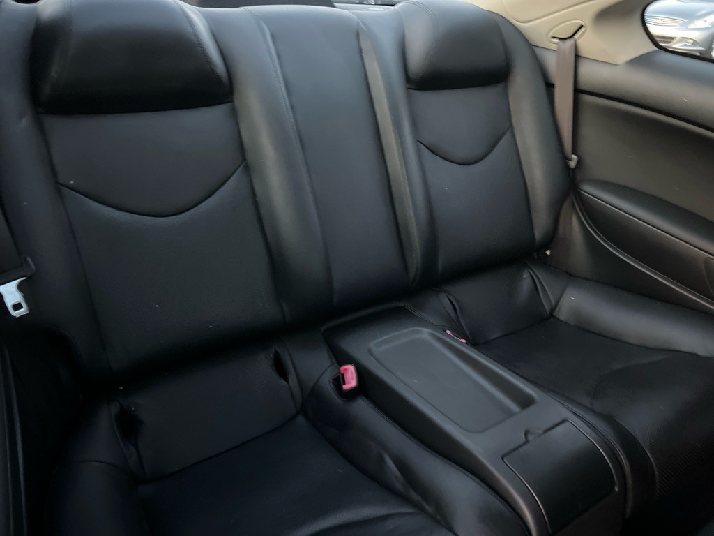 2011 INFINITI G37 Image 15