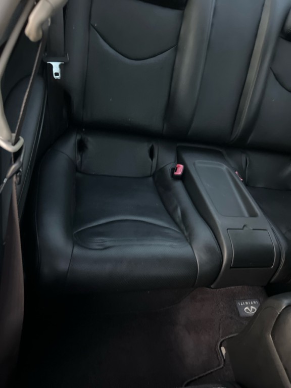 2011 INFINITI G37 Image 16