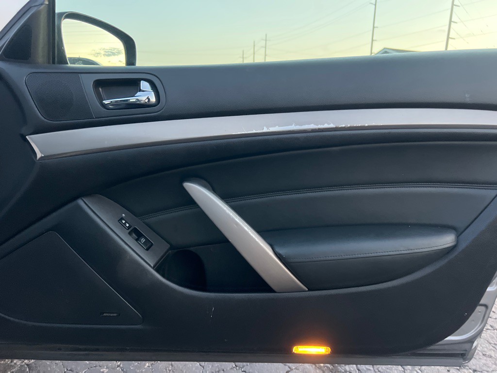 2011 INFINITI G37 Image 17