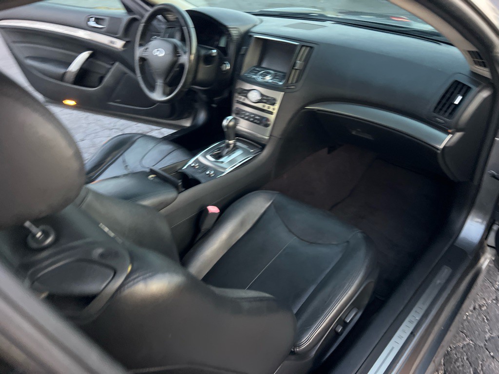 2011 INFINITI G37 Image 18