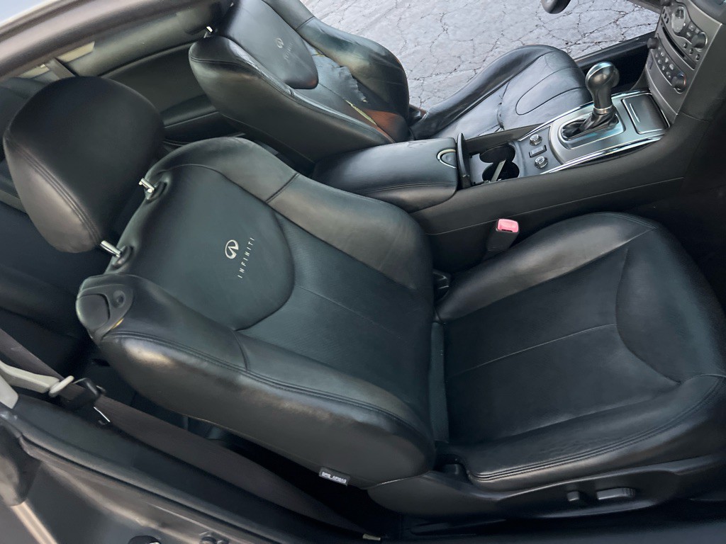 2011 INFINITI G37 Image 19