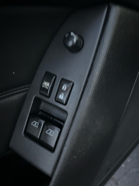 2011 INFINITI G37 Image 24