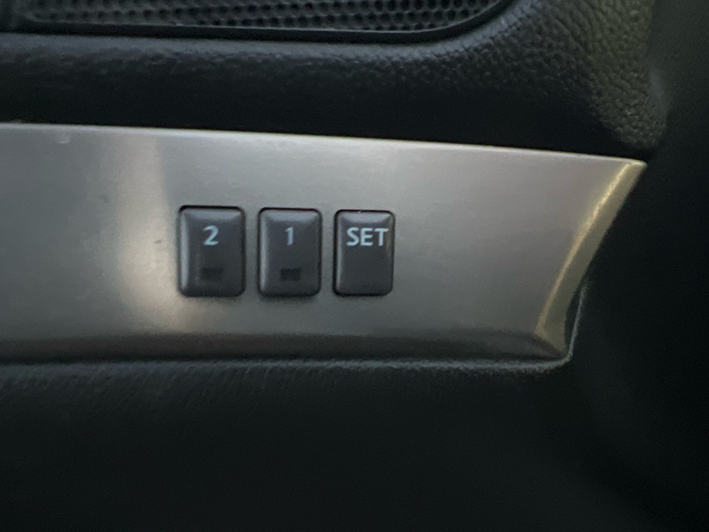 2011 INFINITI G37 Image 25