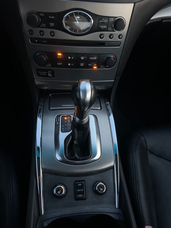 2011 INFINITI G37 Image 31