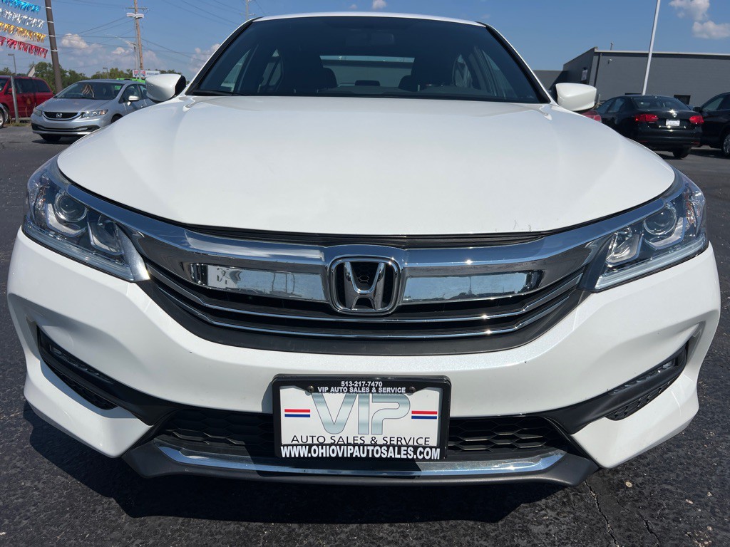 2017 Honda Accord Image 2