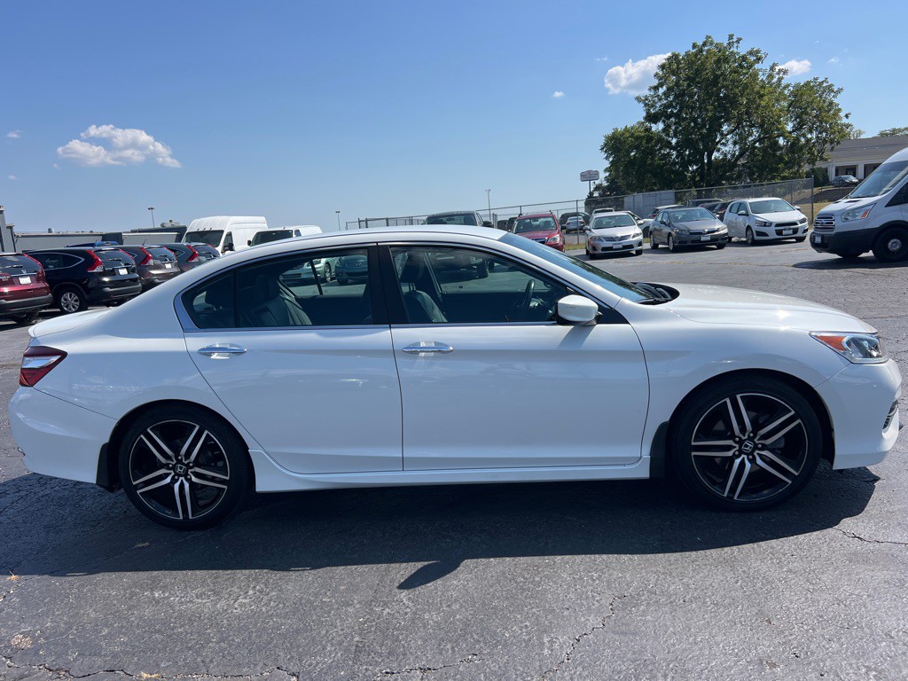 2017 Honda Accord Image 8