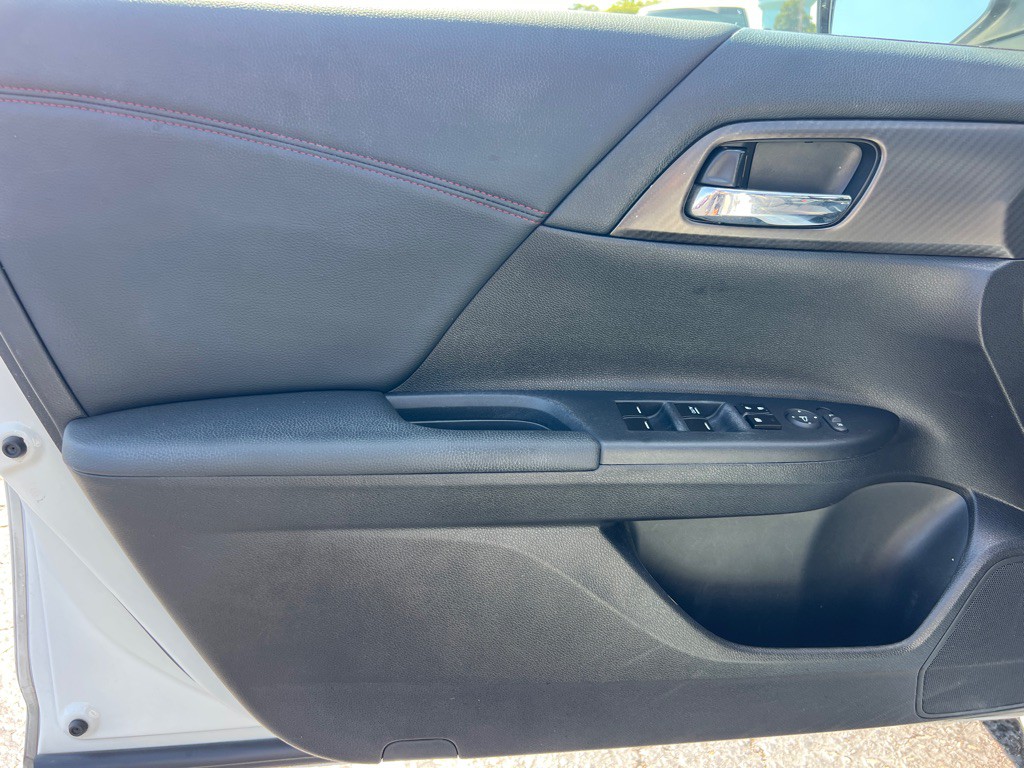 2017 Honda Accord Image 10