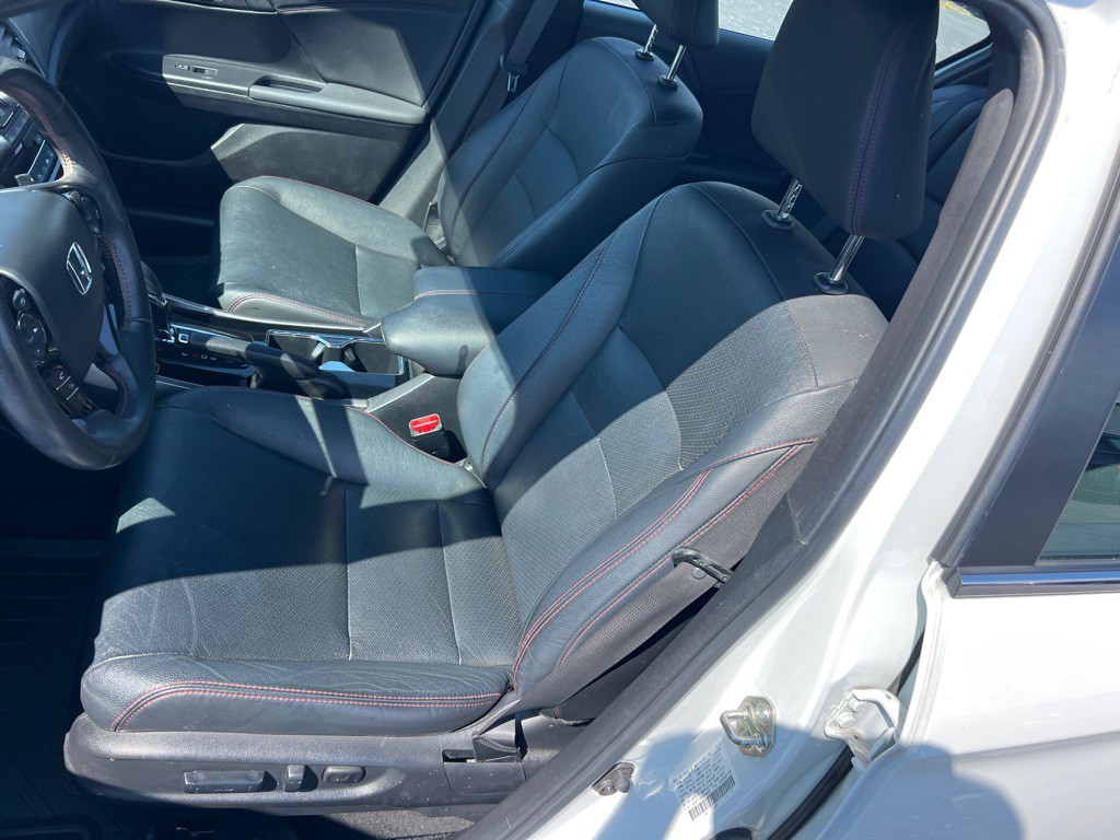 2017 Honda Accord Image 11