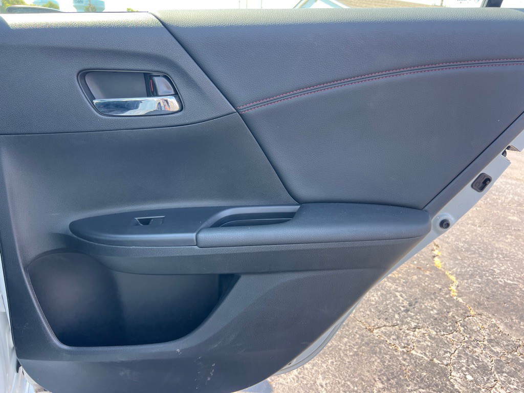 2017 Honda Accord Image 14
