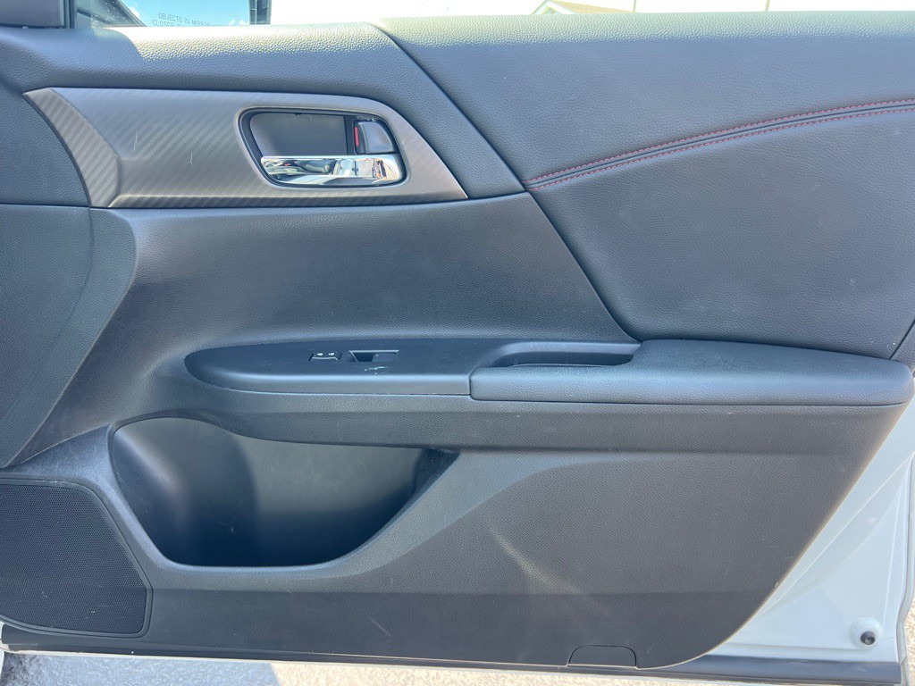 2017 Honda Accord Image 18