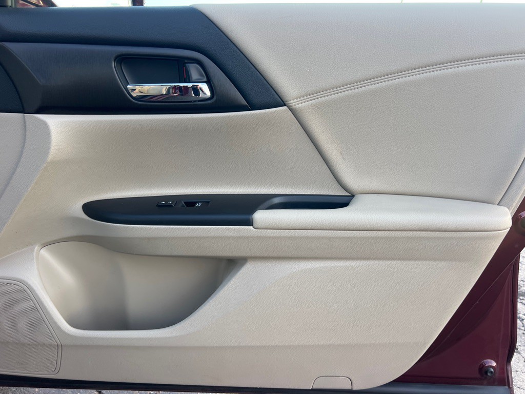 2015 Honda Accord Image 16