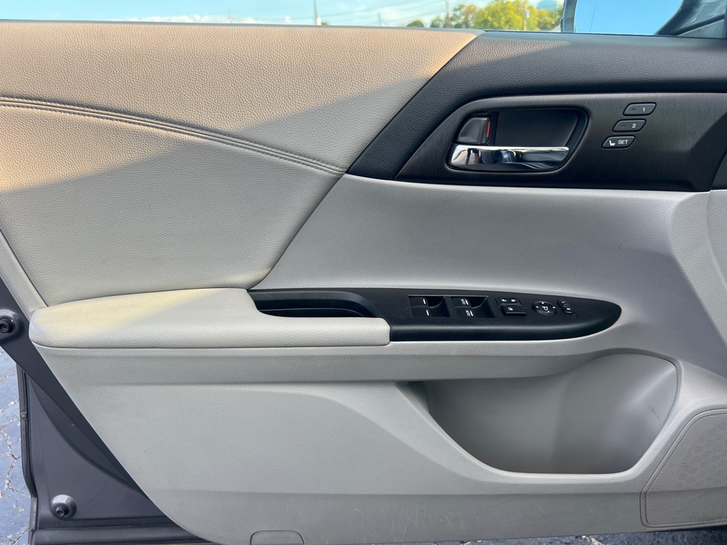 2013 Honda Accord Image 11