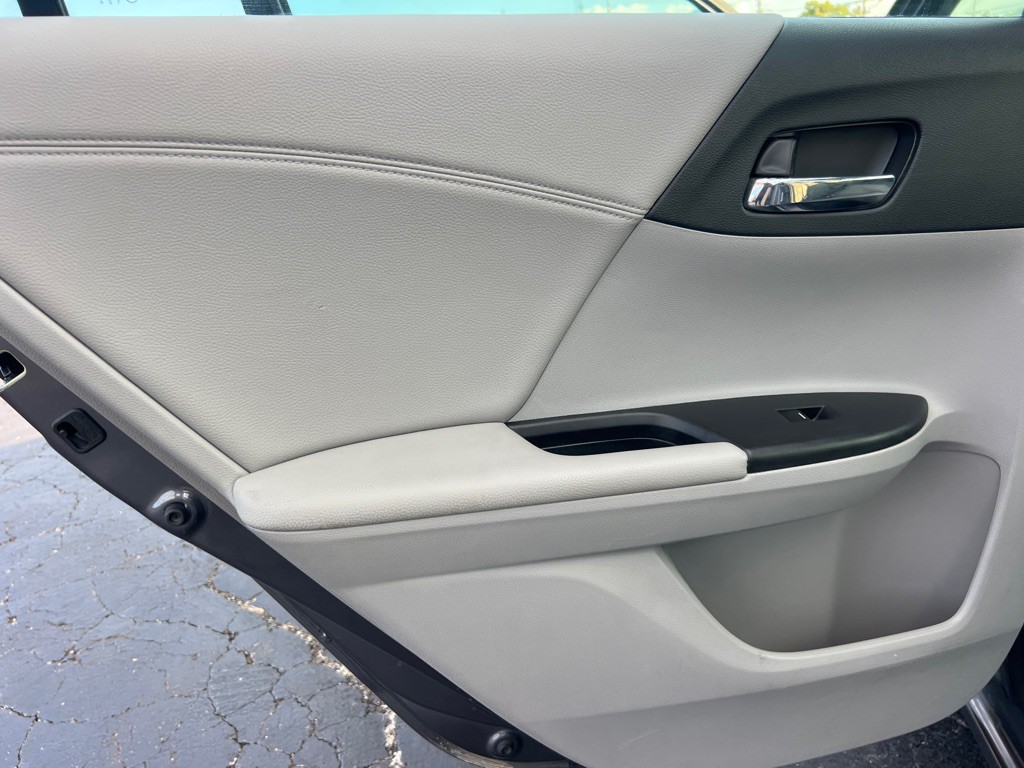 2013 Honda Accord Image 13