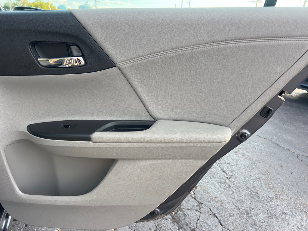 2013 Honda Accord Image 15
