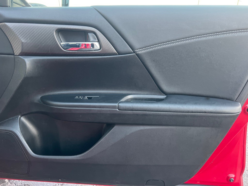 2016 Honda Accord Image 18