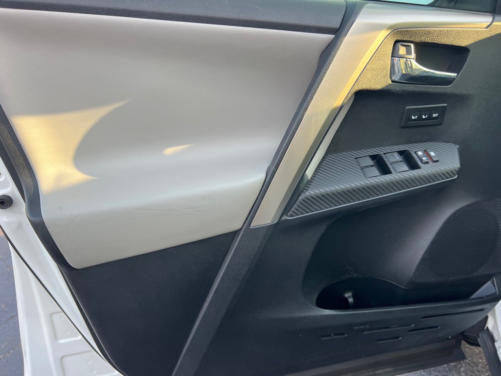 2015 Toyota Rav4 Image 10