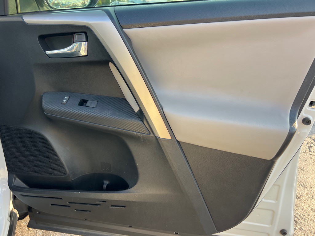 2015 Toyota Rav4 Image 18