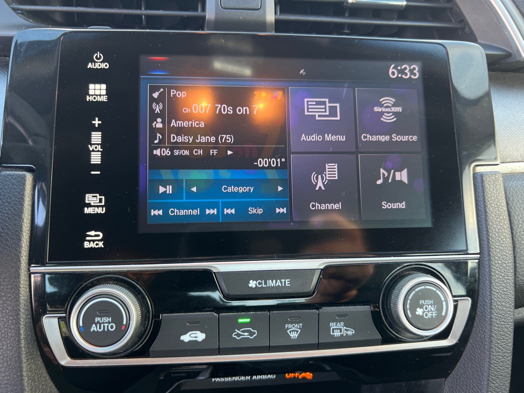 2018 Honda Civic Image 32