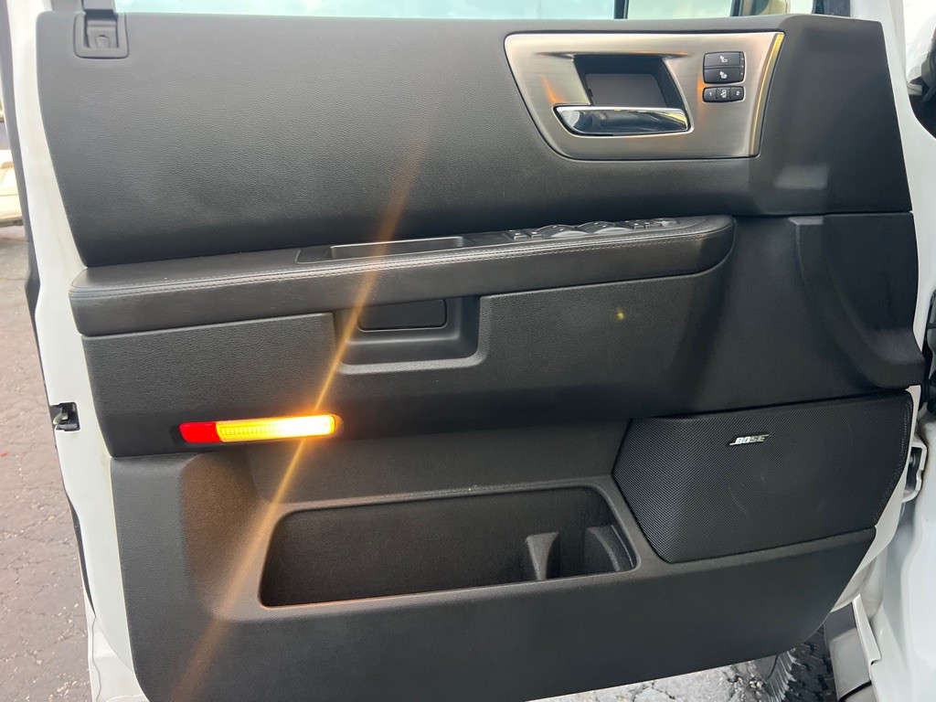 2009 HUMMER H2 Image 11