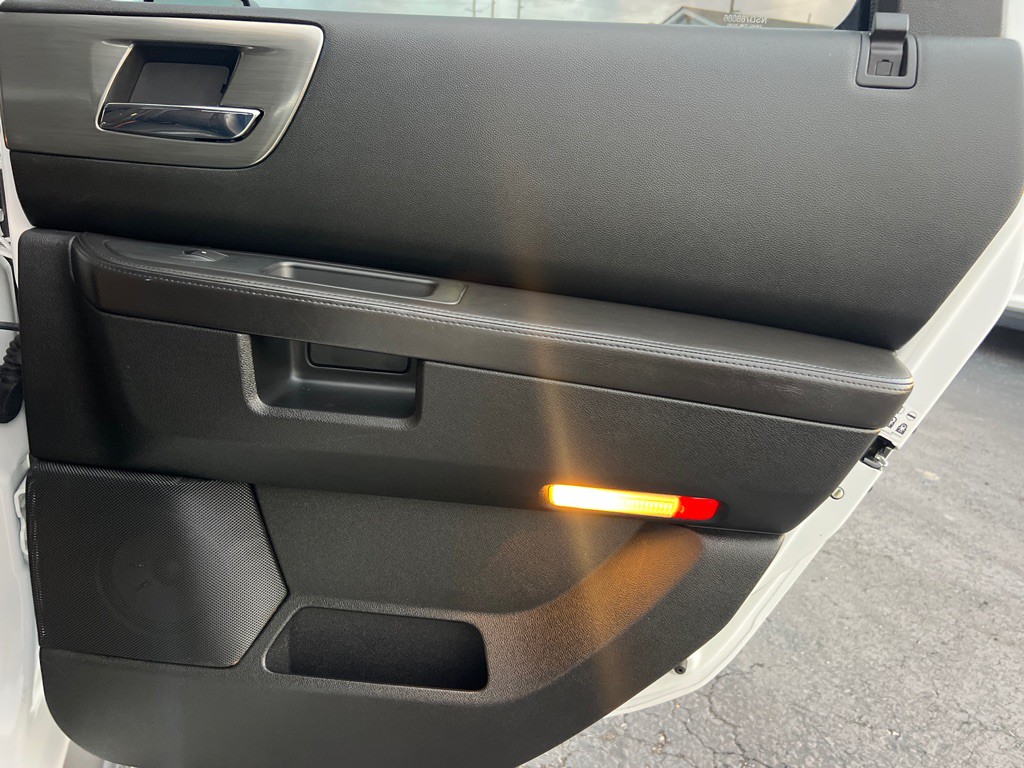 2009 HUMMER H2 Image 16