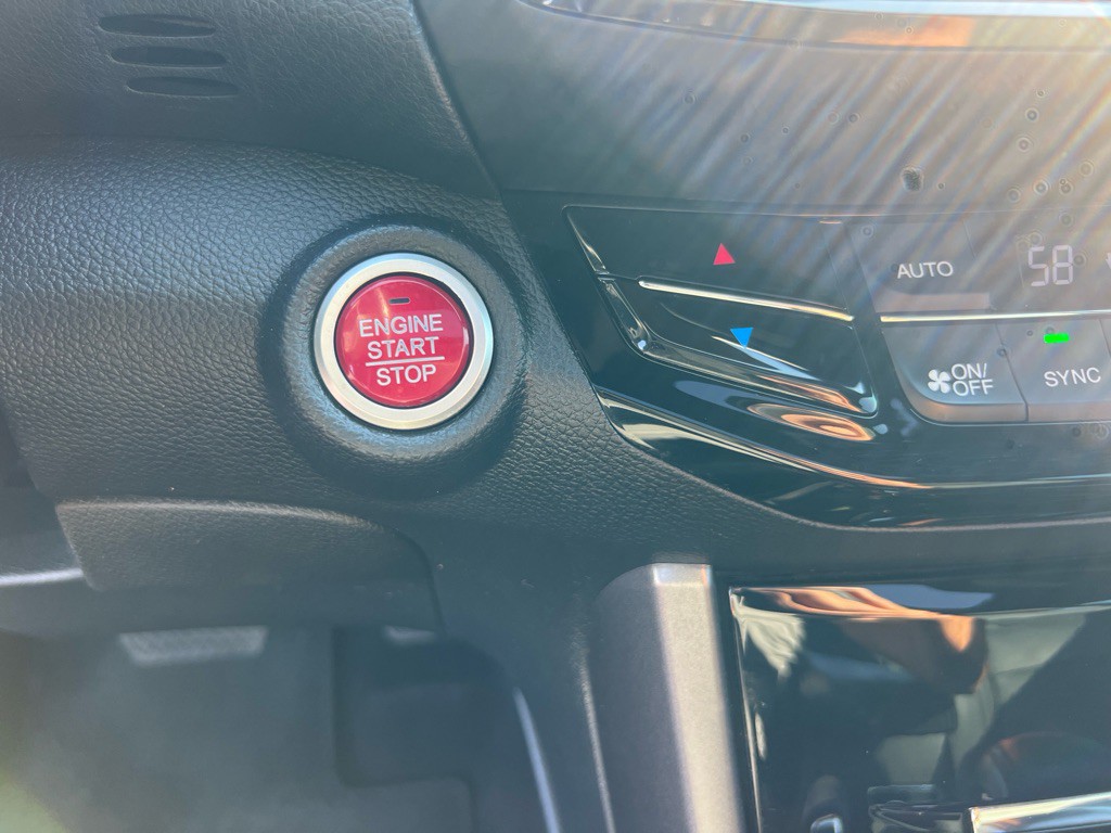 2016 Honda Accord Image 32