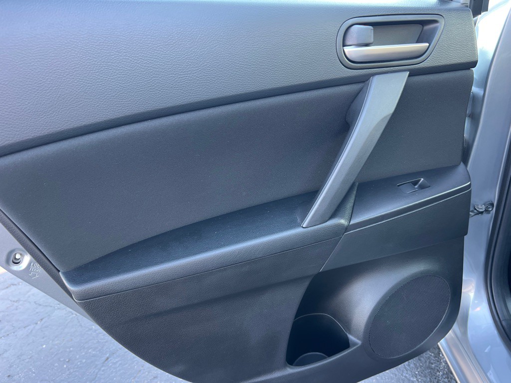 2013 Mazda Mazda3 Image 12