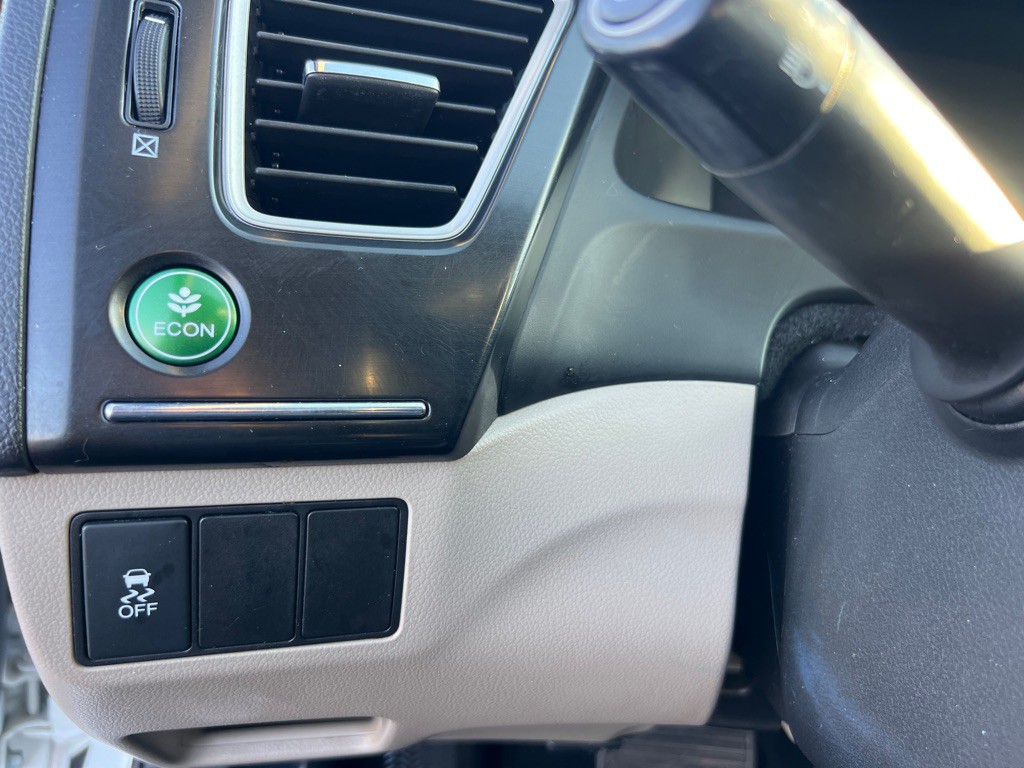 2015 Honda Civic Image 25