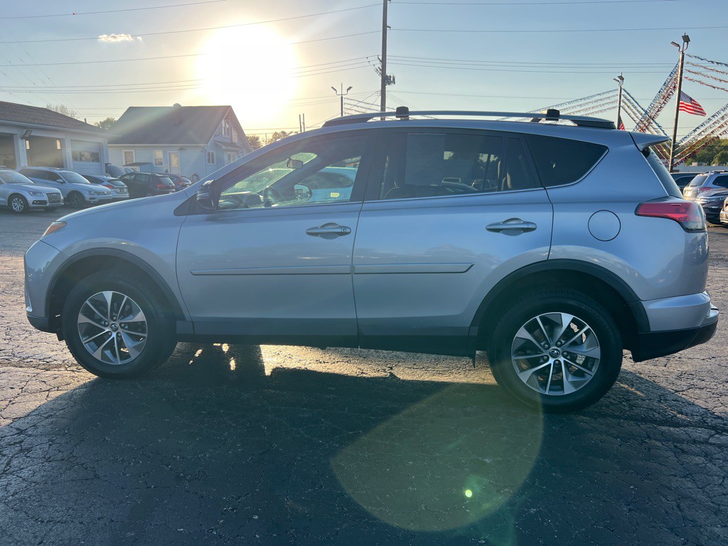 2018 Toyota Rav4 Image 2