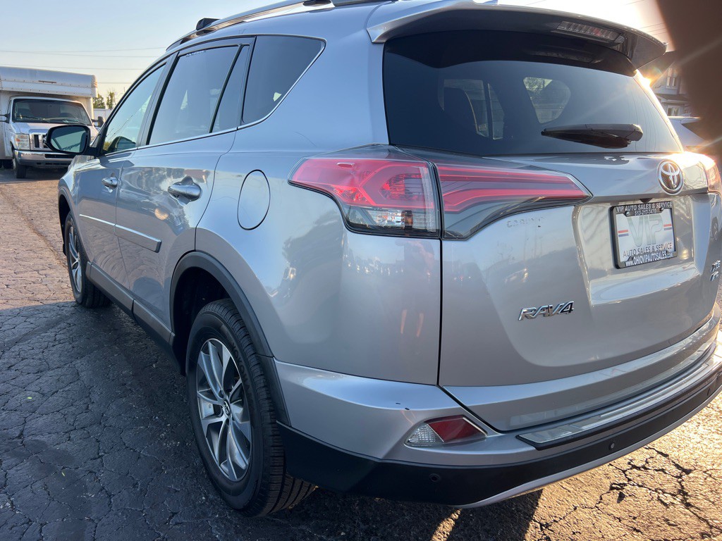 2018 Toyota Rav4 Image 3