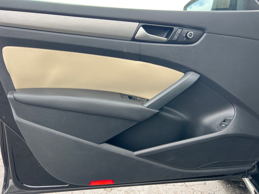 2014 Volkswagen Passat Image 10