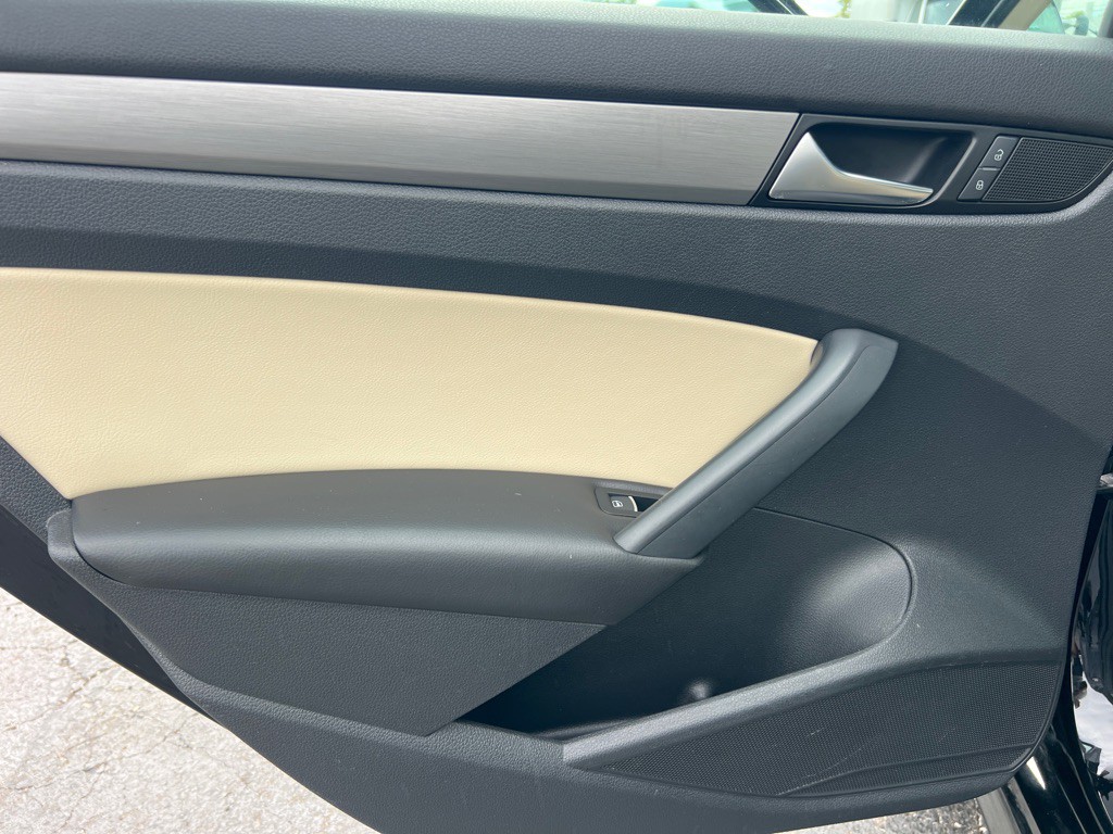 2014 Volkswagen Passat Image 12