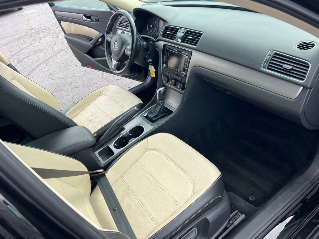 2014 Volkswagen Passat Image 18