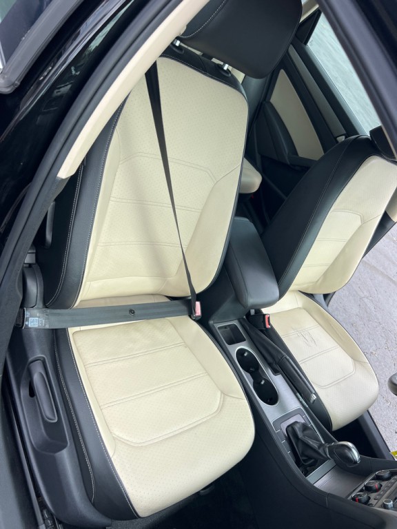 2014 Volkswagen Passat Image 19