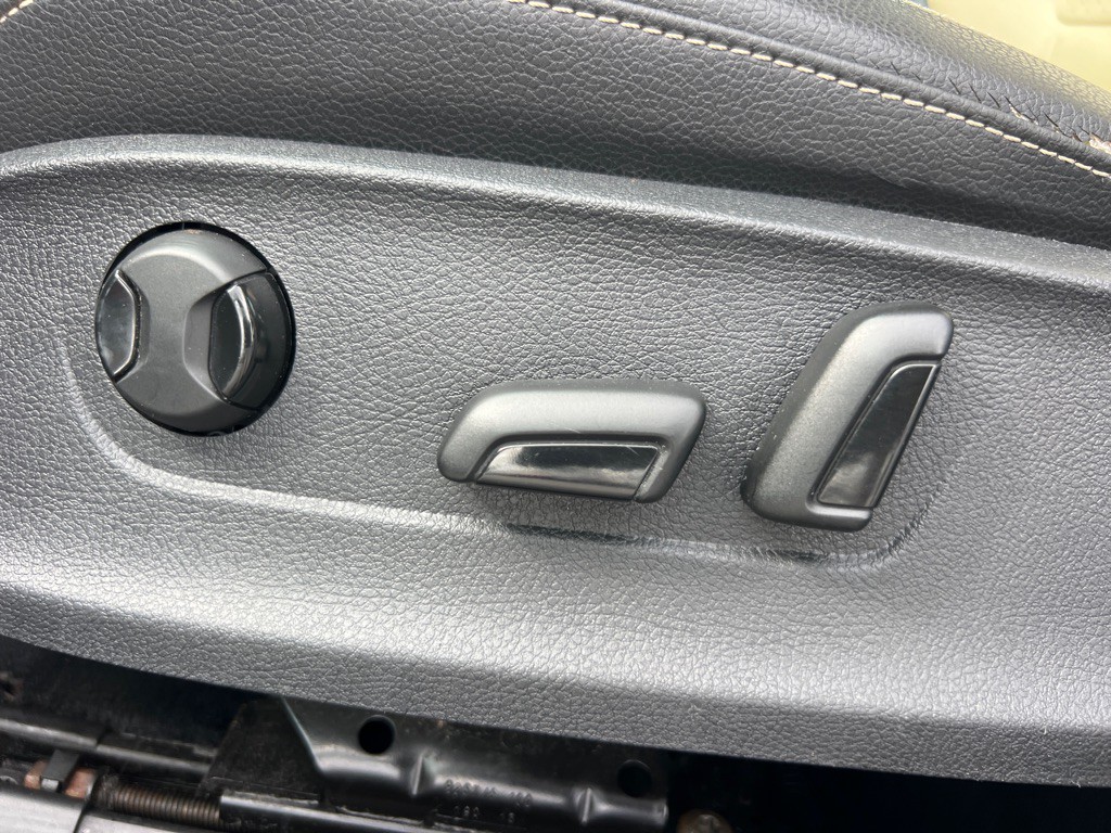 2014 Volkswagen Passat Image 23