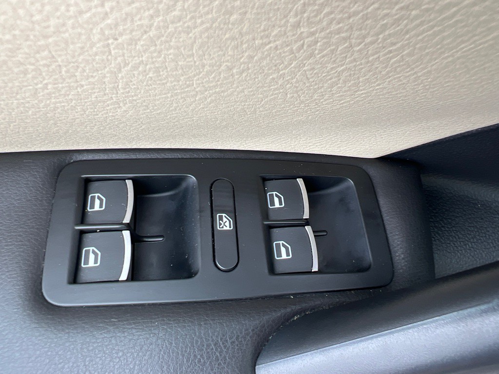 2014 Volkswagen Passat Image 24