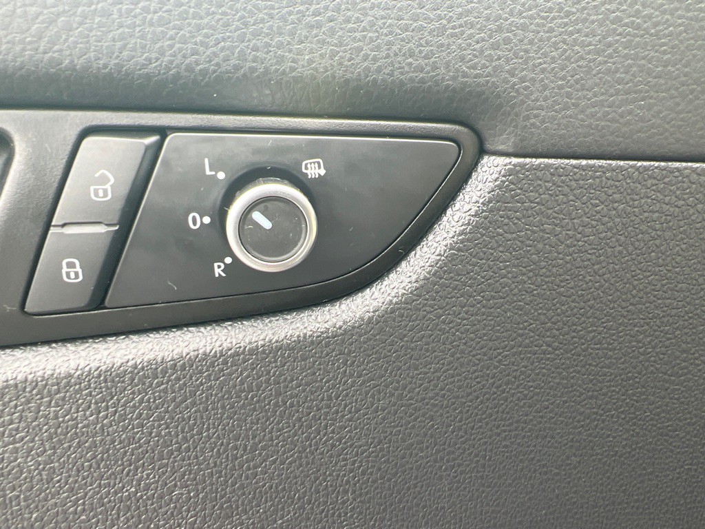 2014 Volkswagen Passat Image 25