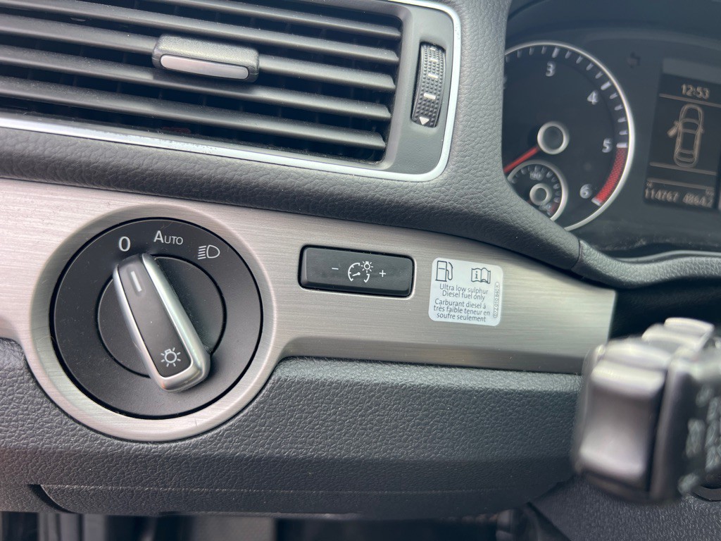 2014 Volkswagen Passat Image 26