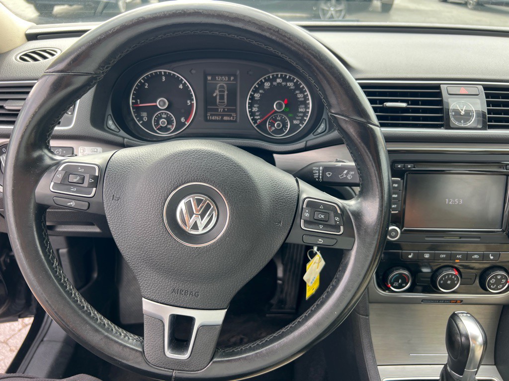 2014 Volkswagen Passat Image 27