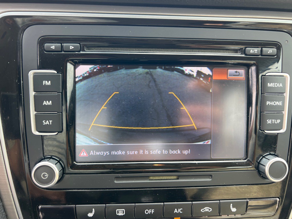 2014 Volkswagen Passat Image 30