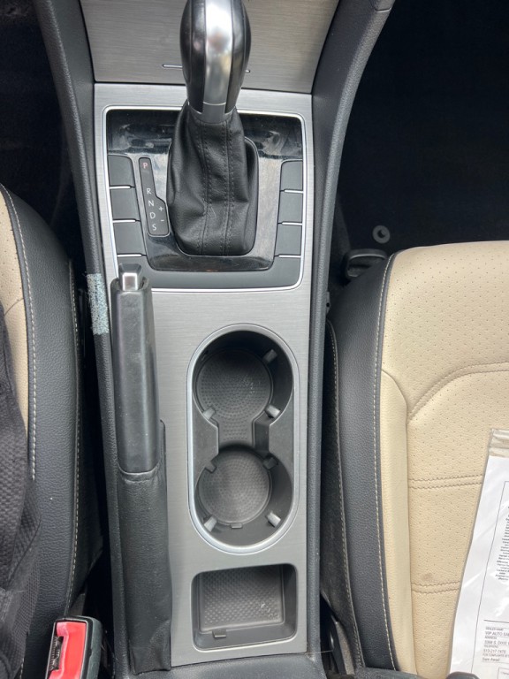 2014 Volkswagen Passat Image 32