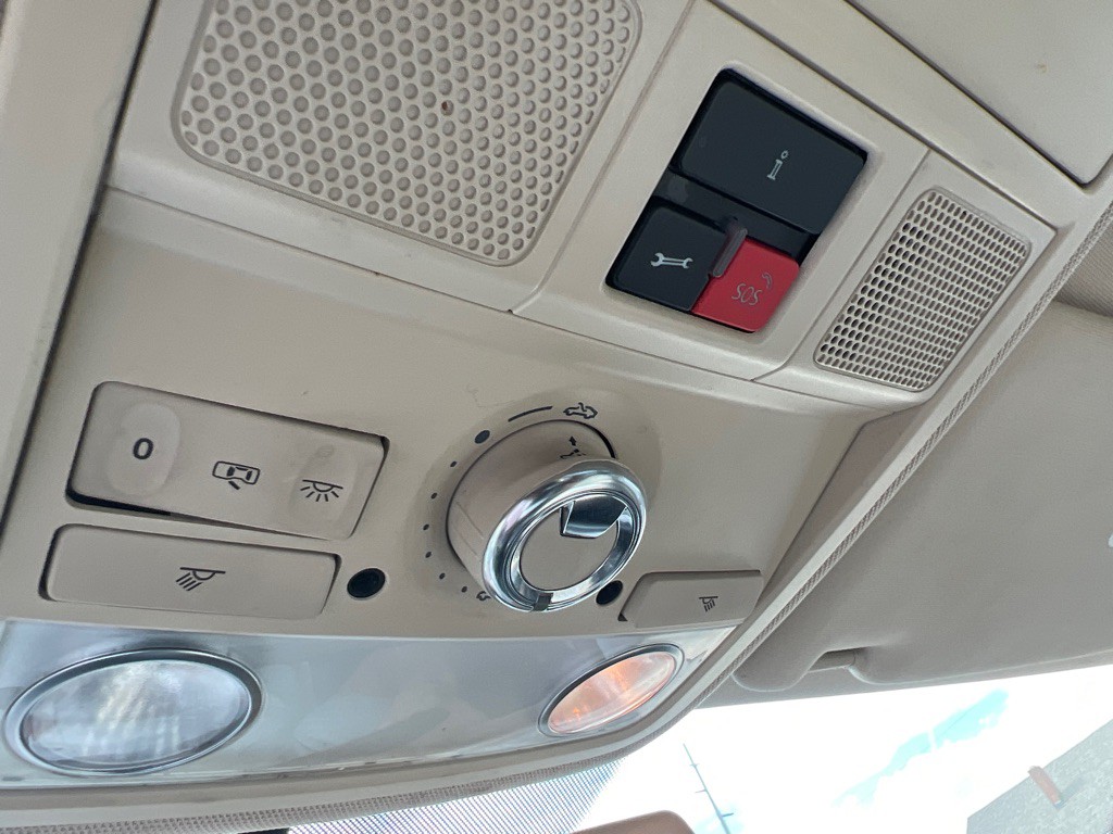 2014 Volkswagen Passat Image 34
