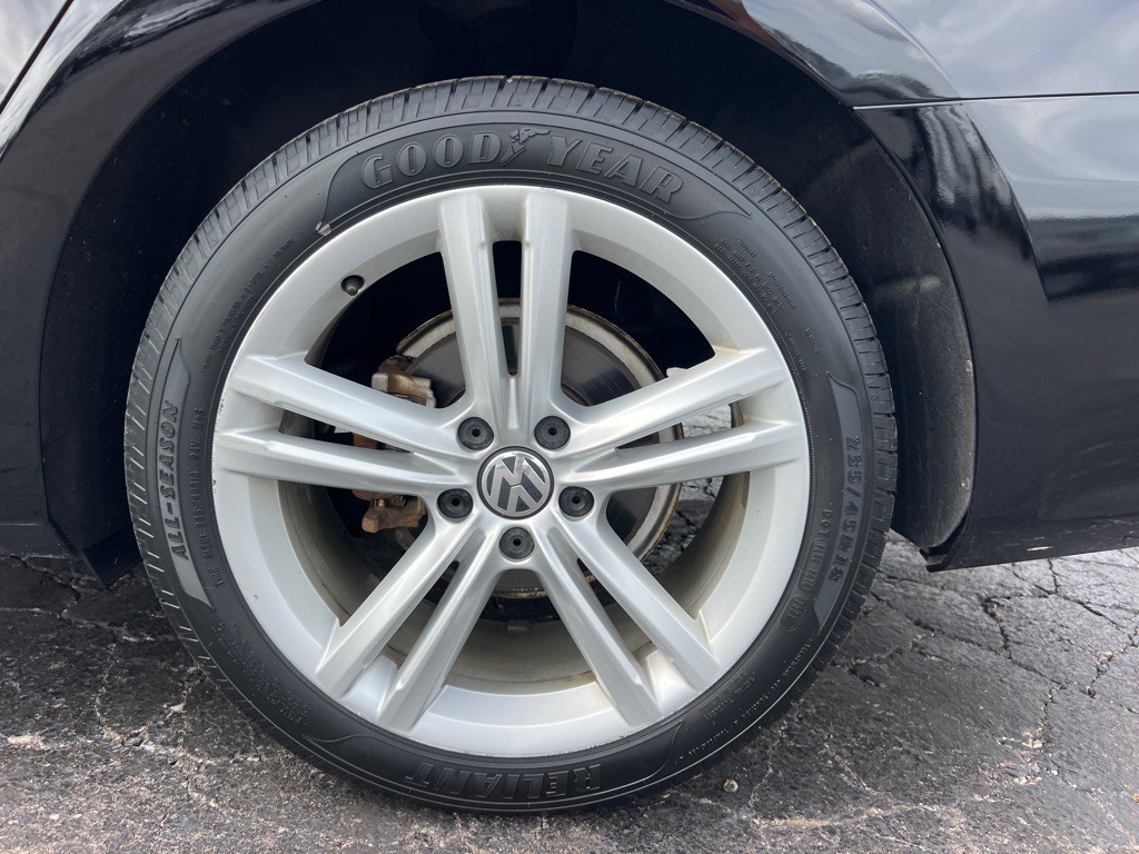 2014 Volkswagen Passat Image 37