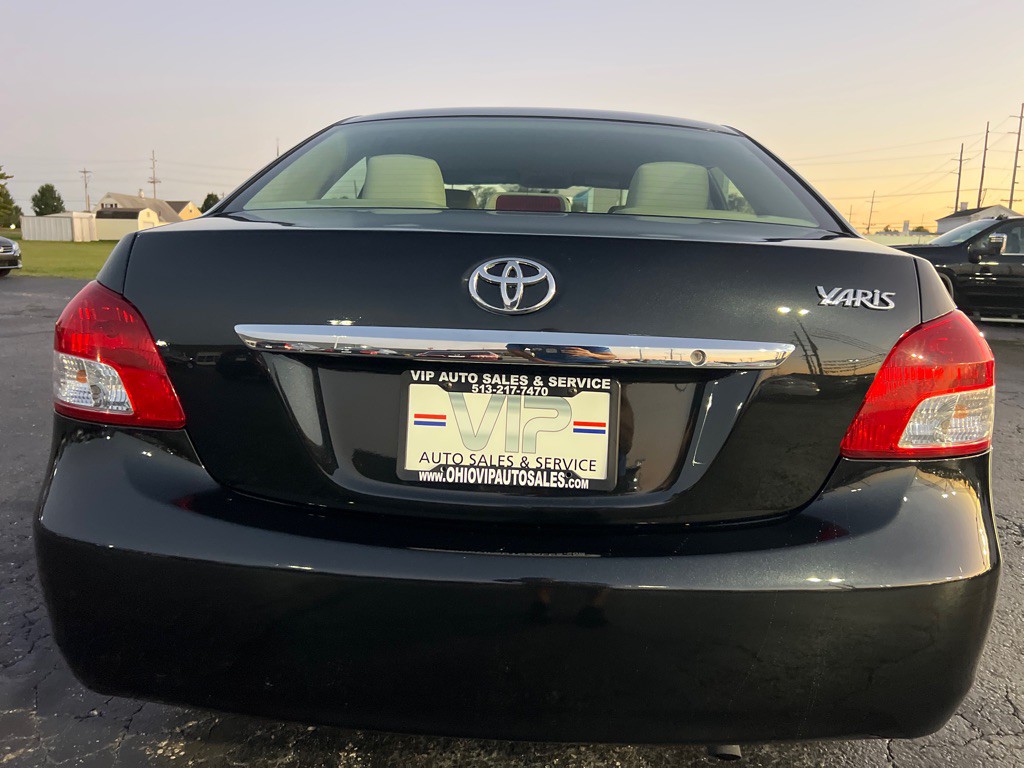 2012 Toyota Yaris Image 6