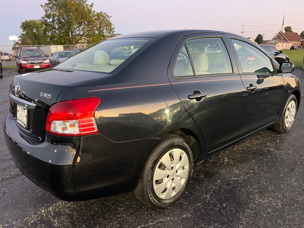 2012 Toyota Yaris Image 7