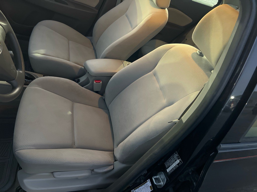 2012 Toyota Yaris Image 11