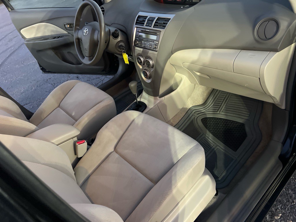 2012 Toyota Yaris Image 18