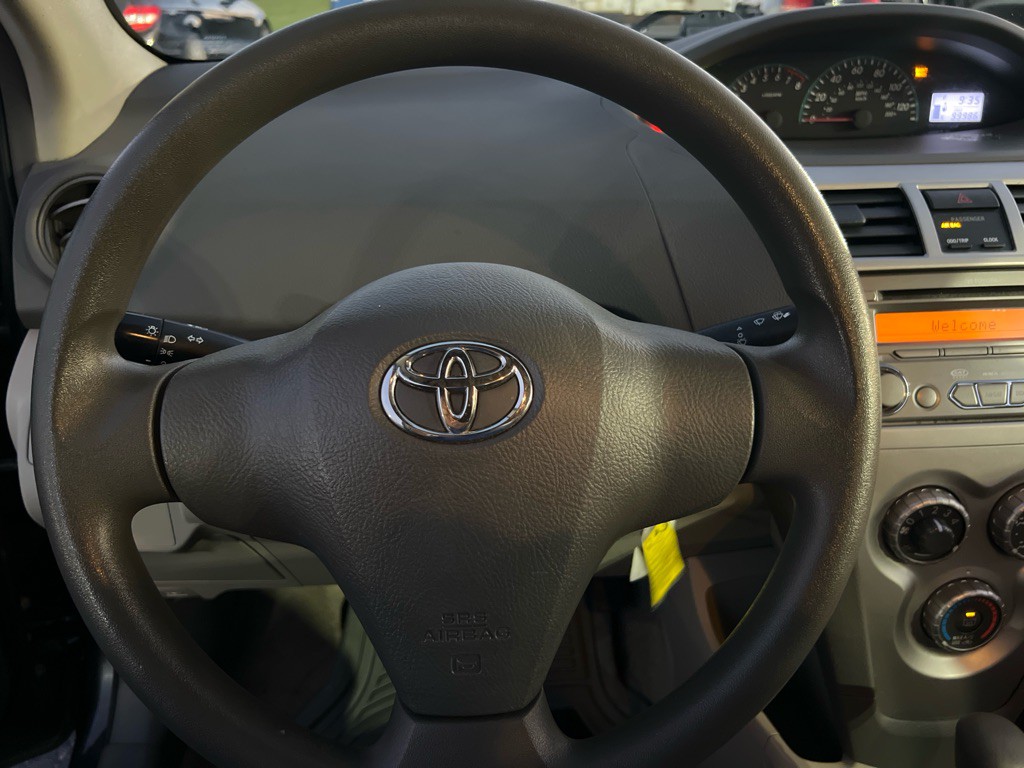2012 Toyota Yaris Image 25