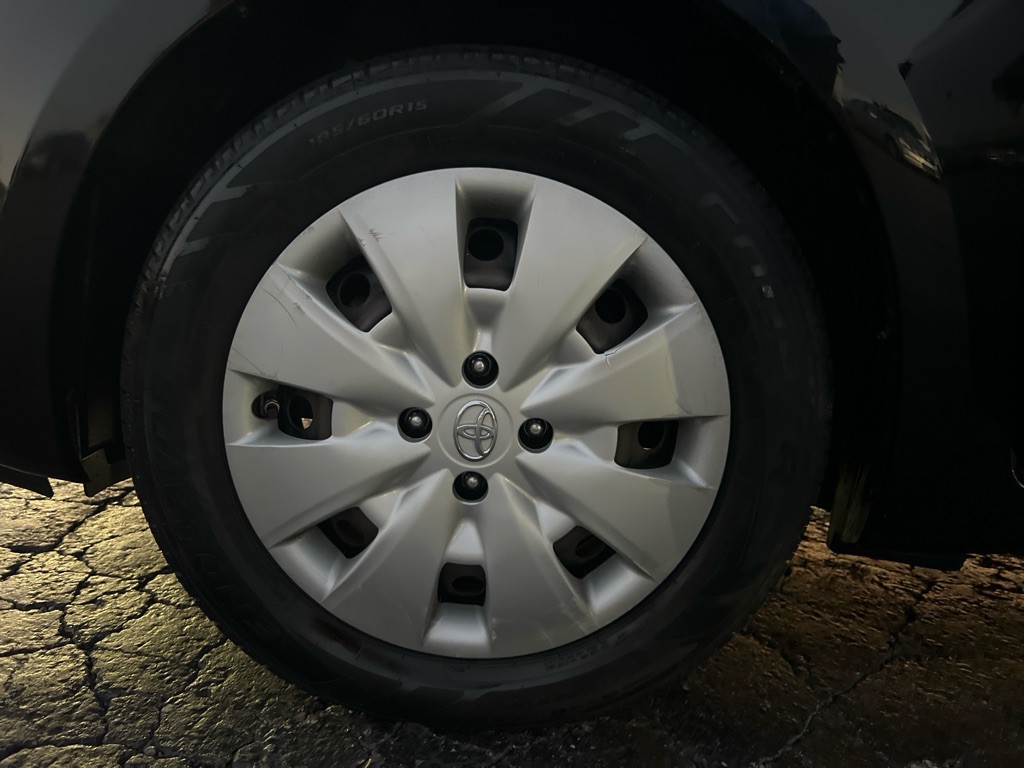 2012 Toyota Yaris Image 34